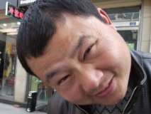 我瞅瞅，里面是什么?。? width=