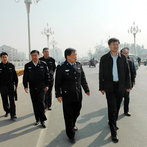 汶上縣委副書記、縣長(zhǎng)孫琪到汶上城區(qū)視察道路交通安全工作