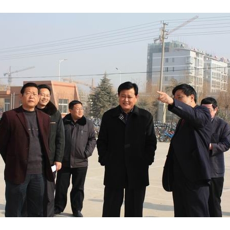 汶上縣政府副縣長韓廷光到汶上縣第二實(shí)驗(yàn)中學(xué)調(diào)研