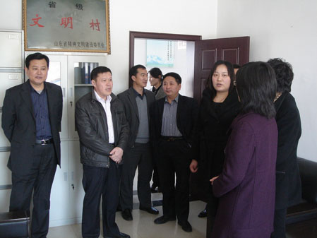 濟(jì)寧市婦聯(lián)副主席王新顏、組宣部長(zhǎng)王利艷來汶上縣督導(dǎo)女性進(jìn)村“兩委”工作