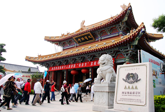 江蘇徐州千人旅游團來汶上縣寶相寺景區(qū)參觀游覽