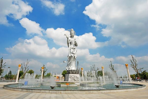 “高鐵自由風(fēng)，好客山東行”媒體記者采風(fēng)團(tuán)來汶上寶相寺景區(qū)和蓮花湖濕地進(jìn)行實地采訪 ...