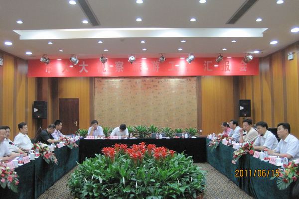 濟寧市人大常委會副主任殷允嶺帶領(lǐng)市人大視察調(diào)研組來汶上縣調(diào)研旅游工作。