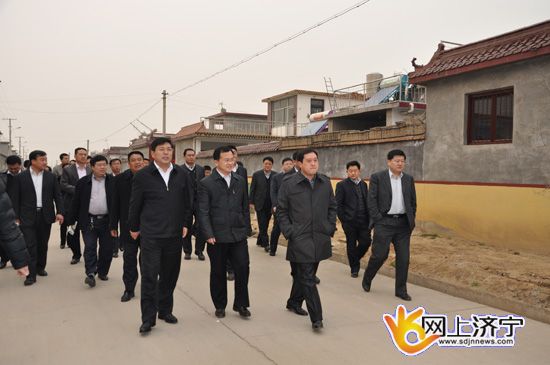 汶上縣縣委常委、組織部長(zhǎng)王衛(wèi)星帶領(lǐng)汶上縣考察團(tuán)到息陬鎮(zhèn)北元疃村考察農(nóng)村環(huán)境衛(wèi)生綜 ...
