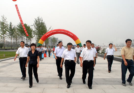 山東省地震局局長(zhǎng)晁洪太來(lái)汶上縣觀摩應(yīng)急避難場(chǎng)所建設(shè)情況