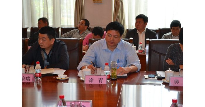 汶上縣委組織部副部長(zhǎng)、人社局局局長(zhǎng)徐青參加農(nóng)保機(jī)構(gòu)座談會(huì)并作典型發(fā)言