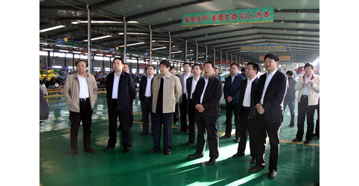 濟(jì)寧市第三季度工業(yè)項(xiàng)目現(xiàn)場(chǎng)觀摩會(huì)議與會(huì)人員 來(lái)汶上縣現(xiàn)場(chǎng)觀摩工業(yè)發(fā)展情況