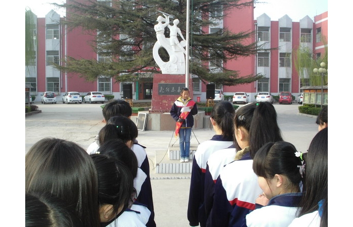 全縣中小學(xué)精心開展“清明時(shí)節(jié)憶先烈”愛國(guó)主義主題系列教育活動(dòng)