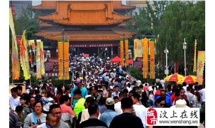 汶上寶相寺佛光神奇顯現(xiàn)，數(shù)萬(wàn)游客有緣沐浴佛光