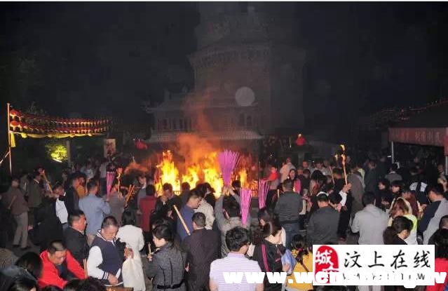 汶上寶相寺佛光神奇顯現(xiàn)，數(shù)萬游客有緣沐浴佛光