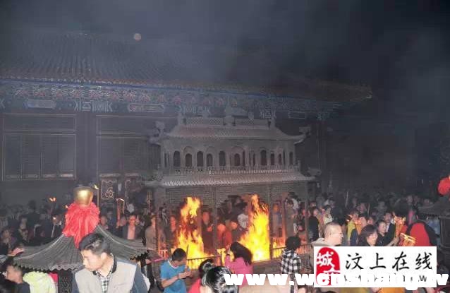 汶上寶相寺佛光神奇顯現(xiàn)，數(shù)萬游客有緣沐浴佛光