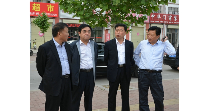 縣人大主任胡新符、縣政府副縣長田利國督導(dǎo)郭倉鎮(zhèn)義務(wù)教育均衡發(fā)展工作