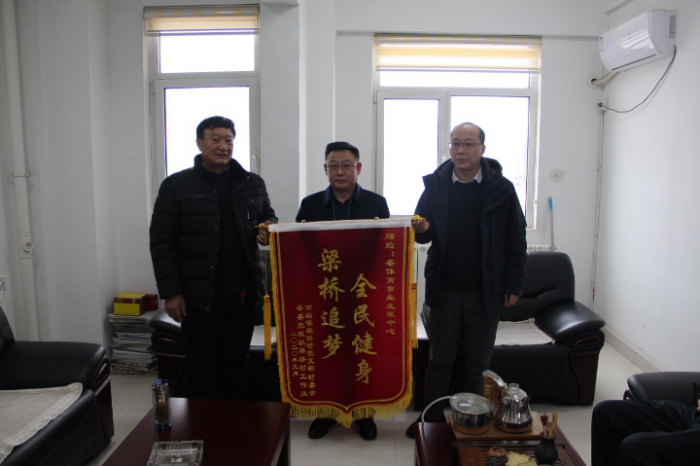 汶上縣人民政府 部門(mén)動(dòng)態(tài) 群眾贈(zèng)予的錦旗，就是我們最好的勛章