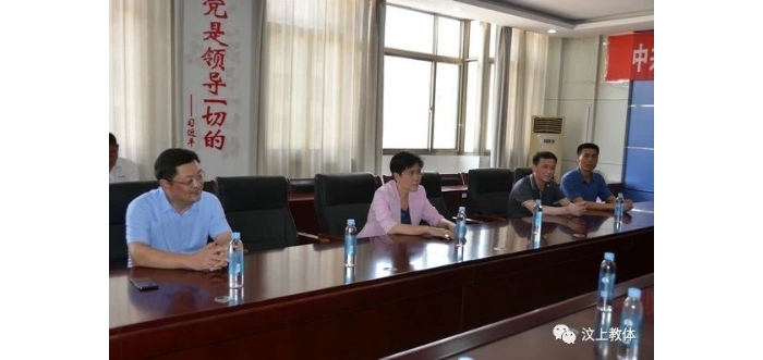縣委書記李志紅、縣長(zhǎng)李洪文走訪慰問汶上縣教師代表