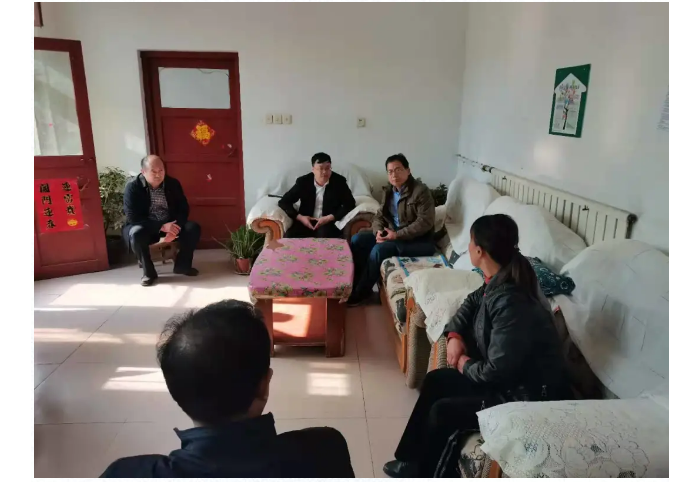 省計(jì)劃生育協(xié)會(huì)專職副會(huì)長(zhǎng)兼秘書(shū)長(zhǎng)郭占峰到次邱鎮(zhèn)調(diào)研計(jì)劃生育家庭幫扶工作